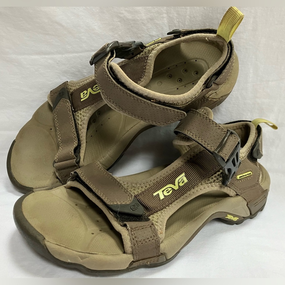 Women’s Teva Toachi Sandals, size 8